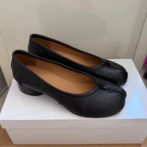 Maison Martin Margiela Black Leather Tabi Split-Toe Low Heel Flats